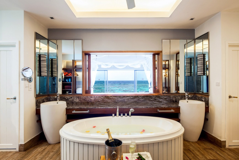 Bathroom 4, Machchafushi Island Resort & Spa Maldives, The Centara Collection