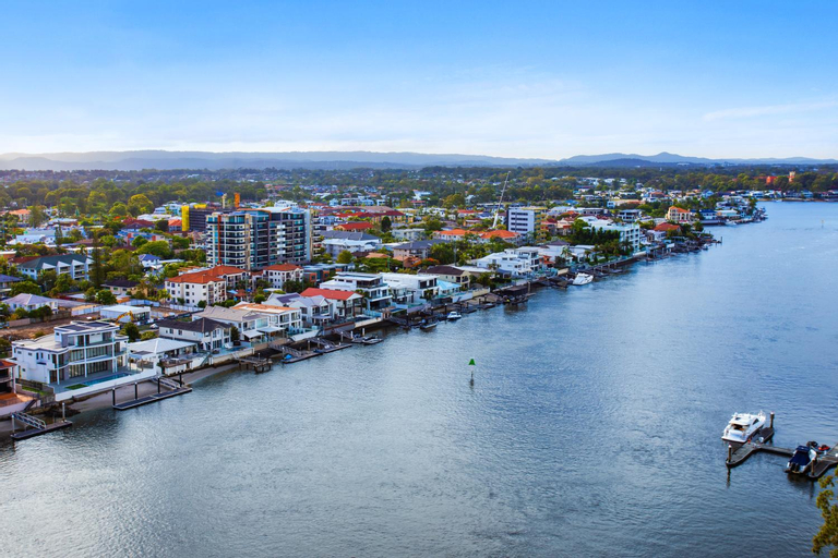 Relax with Beach & River views in 3br apt w/ pool, Gold Coast