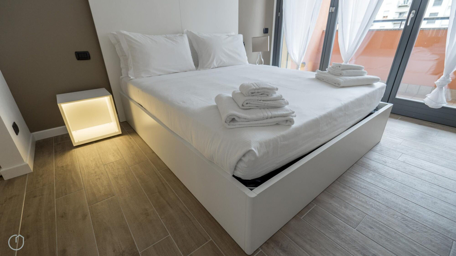 Others 2, Italianway Easy - Marcantonio dal Re 20 A, Milano