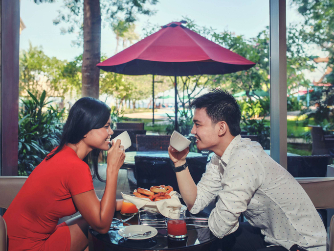 Food & Drinks 19