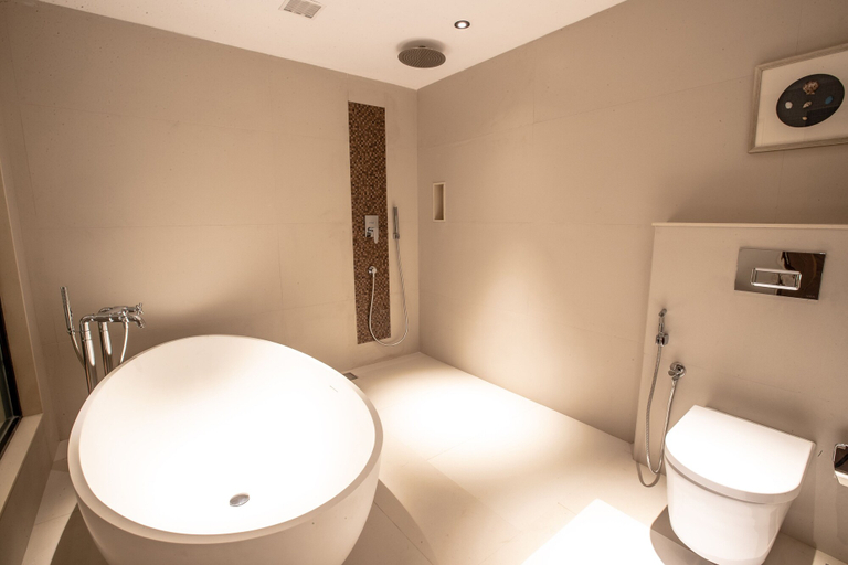 Bathroom 4, Hotel Span International, Ernakulam