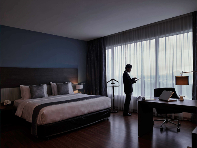 Pullman Kuching Room Type - Executive Deluxe Room King-Sized Bed