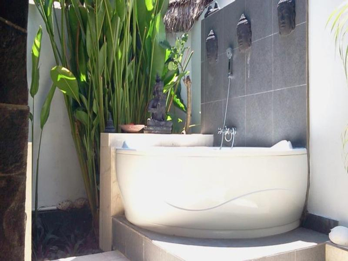 Bathroom 16
