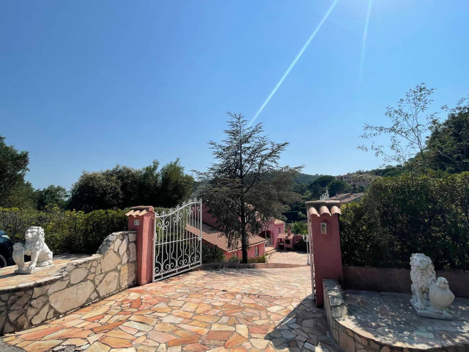 Others 4, Fantastic pool villa 900m to the beach; with extravagant big garden, Var