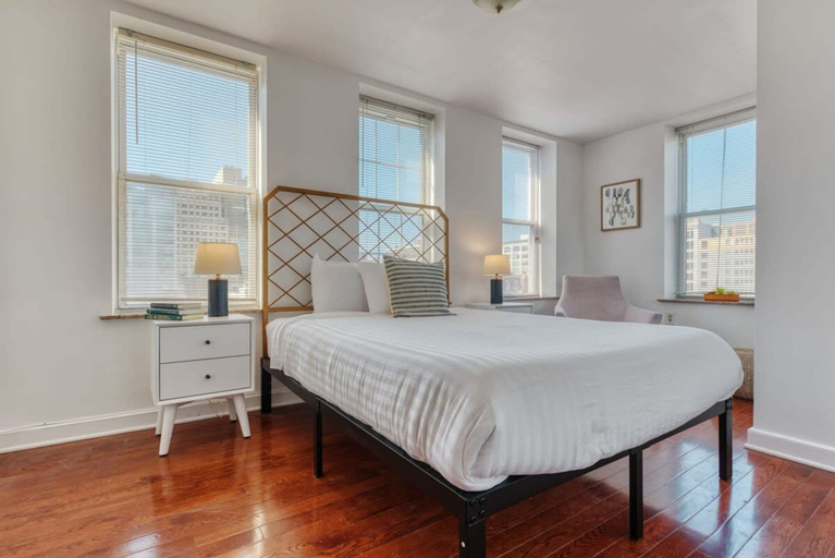 Room 2, Stairway 3BR Apt w W D Home Theater, Philadelphia