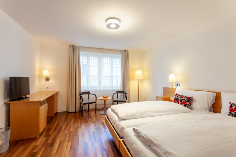 Bedroom 3, Hotel Wysses Rössli, Schwyz
