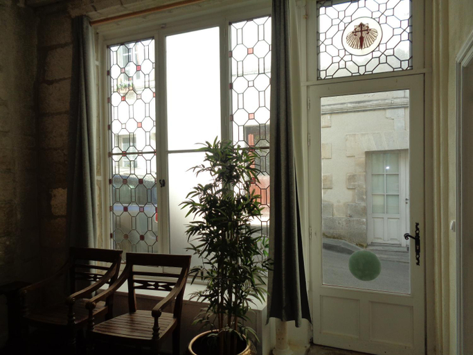 Others 5, Maison Saint Jacques, Charente