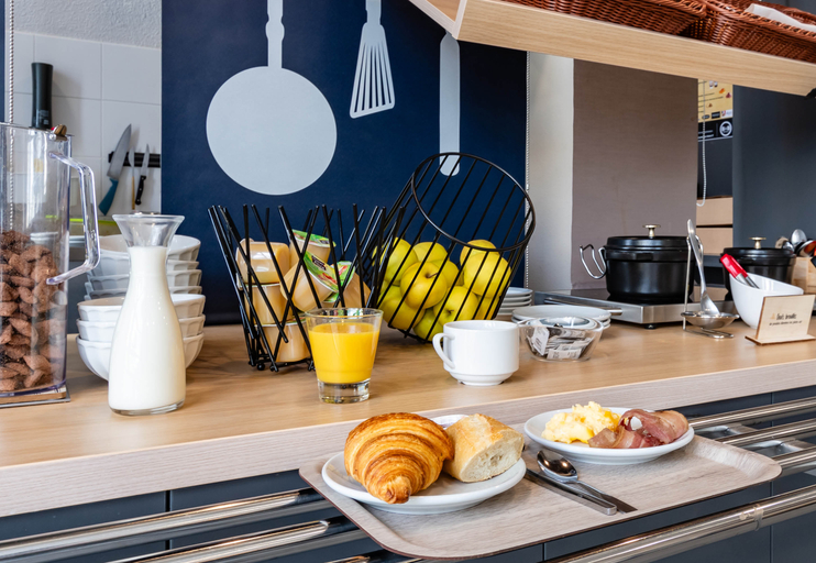 Food & Drinks 3, B&B HOTEL Grenoble Centre Verlaine, Isère