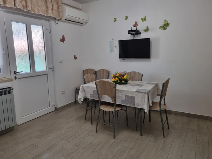 Others 3, Apartment Felice, Novigrad
