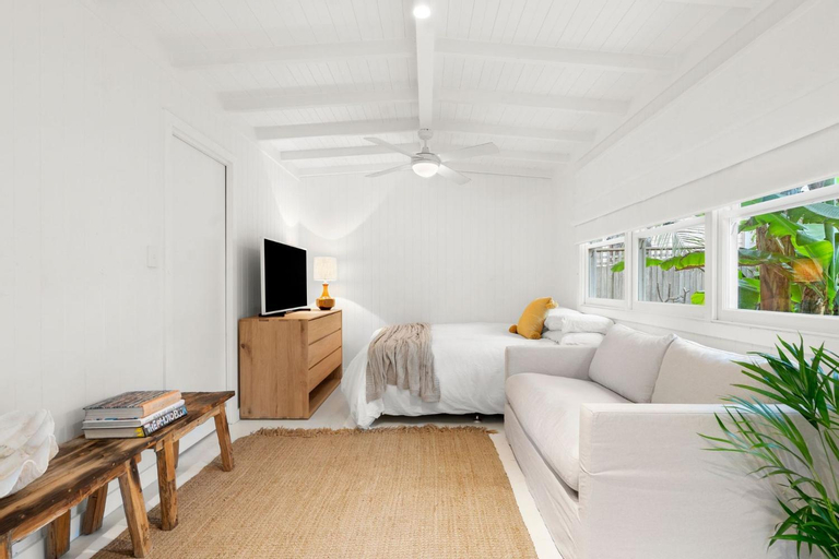 Others, The Beach Cabin, Warringah