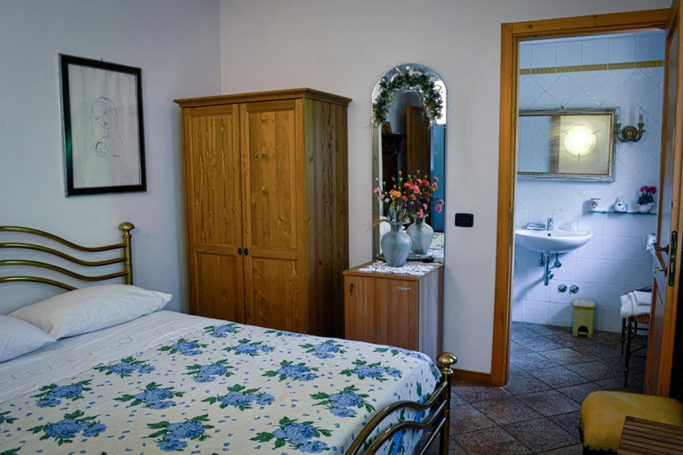 Bedroom 4, Bed and Breakfast il Giardino, Bologna