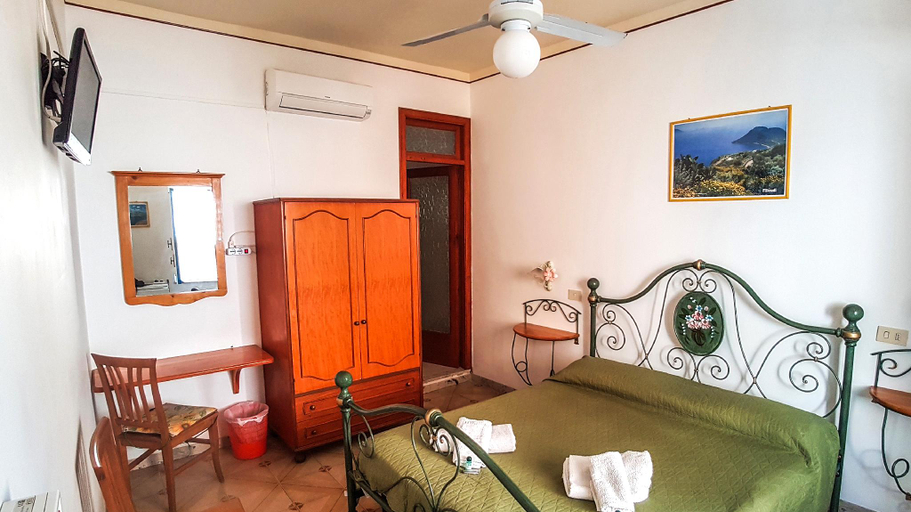 Others 5, Casa Vittorio, Messina