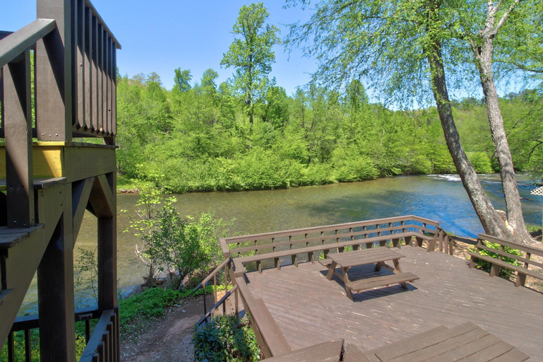 Chattahoochee River Edge Condominiums, White
