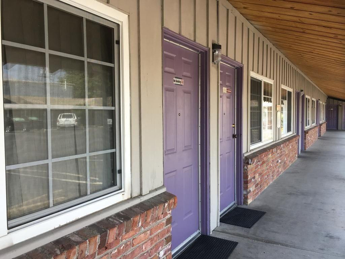 Exterior & Views, Sky Ranch Inn, Yolo