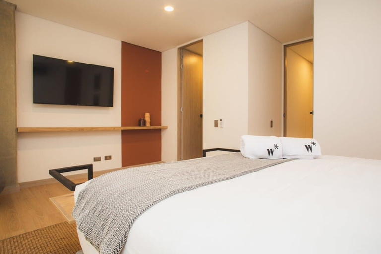 Room 3, w Beautiful 3BR w Terrace n AC in Laureles, Medellín