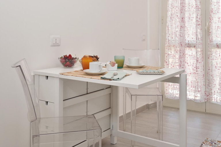 Others 5, Casa Real, Salerno