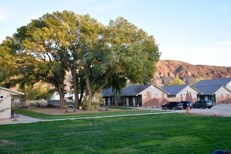 Others 4, Zion's Camp and Cottages, Washington