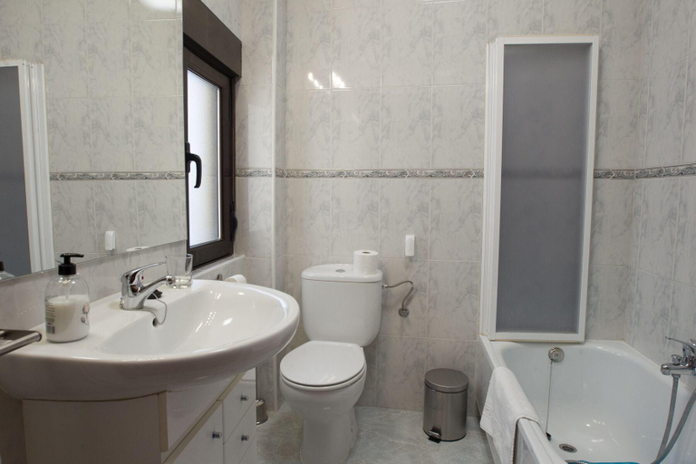 Bathroom 4, Pension Oasis, Zamora