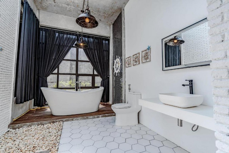 Bathroom 4, The Bloc @ Sea, Thap Sakae
