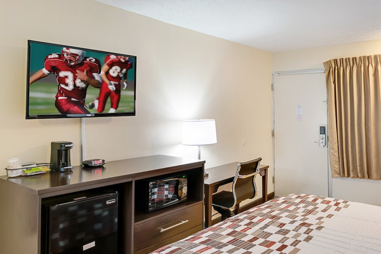 Bedroom 3, Red Roof Inn Indianapolis East, Indianapolis