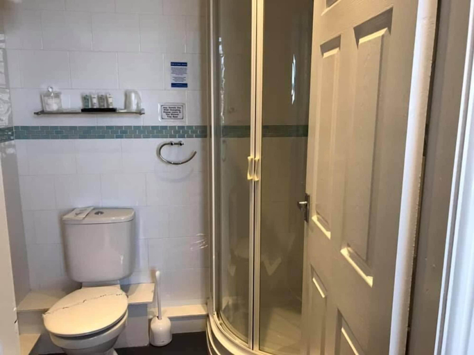 Bathroom 4, Raffles Hotel Tearooms, Blackpool