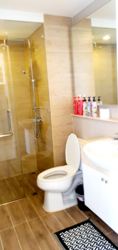 Cozy near beach 200m with toproof pool at Patio Bangsaen, Muang Chon Buri