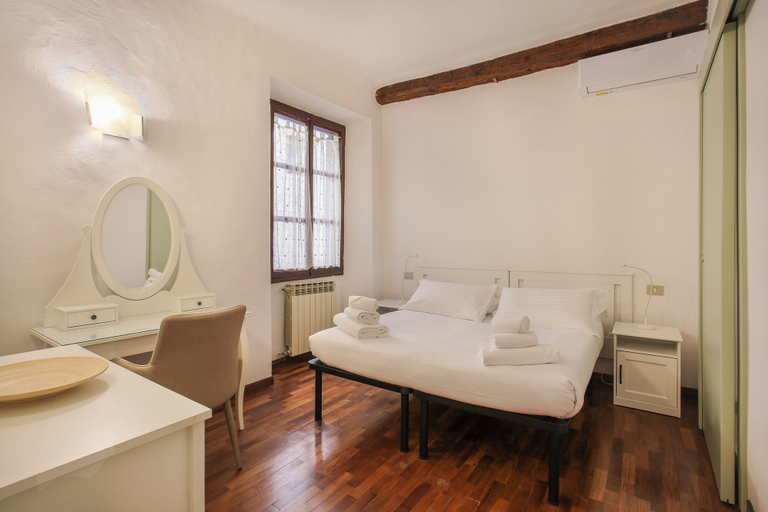 Room 3, Two Bedroom Aparment, Florence
