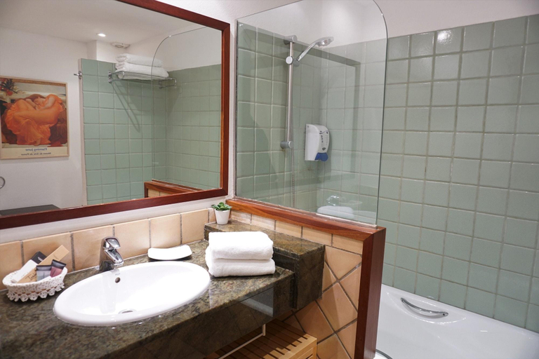 Bathroom 3, La Sala De Camos, Girona