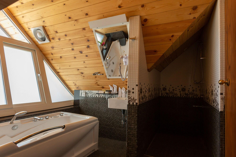 Bathroom 4, Hotel Grand Turf, Nuwara Eliya