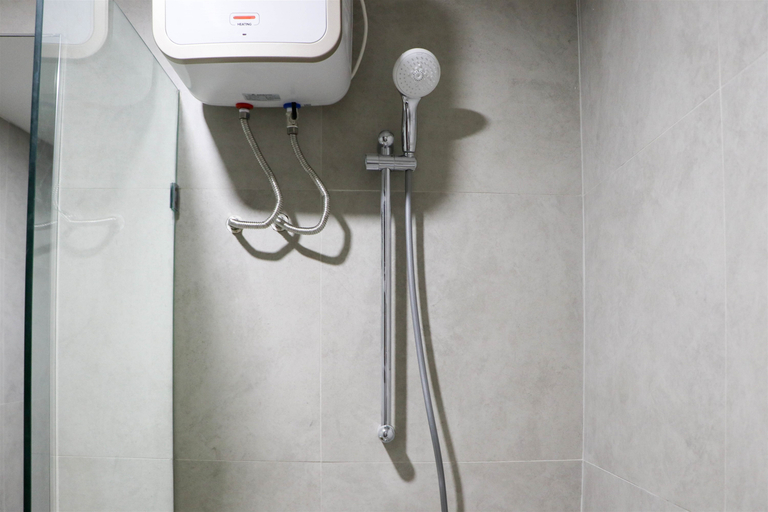Bathroom 5, Cozy and Nice Studio Room Pollux Chadstone Apartment By Travelio, Cikarang