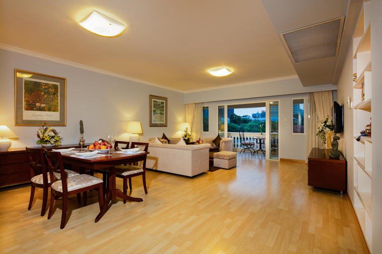 Dining Room 4