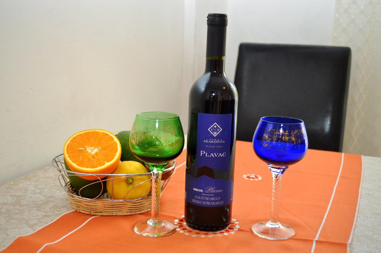 Food & Drinks 5, Apartments Ljubica, Makarska