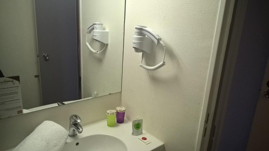 Bathroom 4, Forest Hotel, Ain