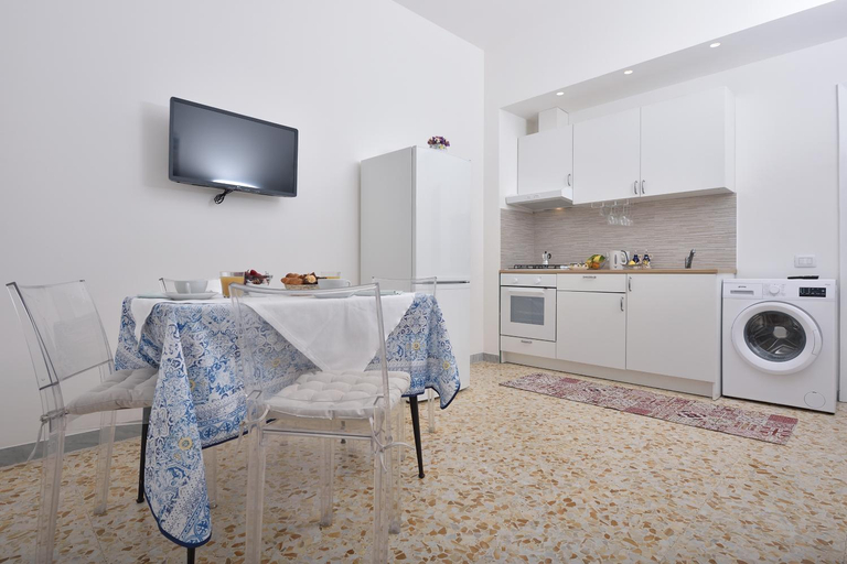 Others 2, Casa Real, Salerno