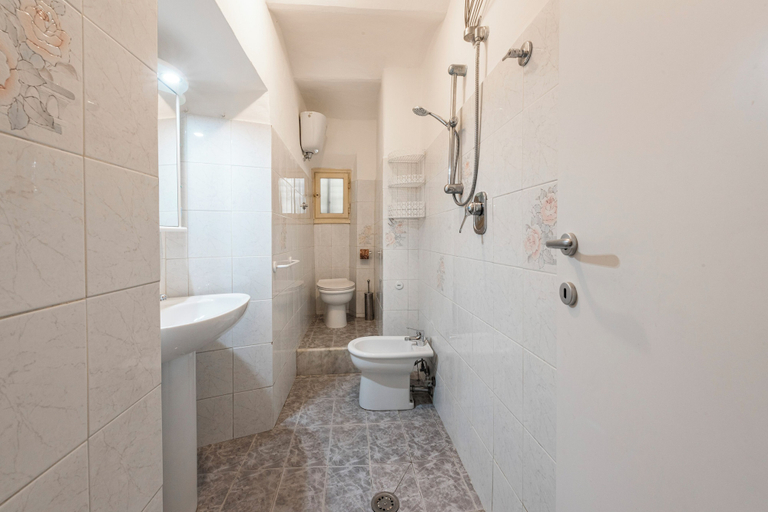 Bathroom, Mattonaia by Mmega, Florence