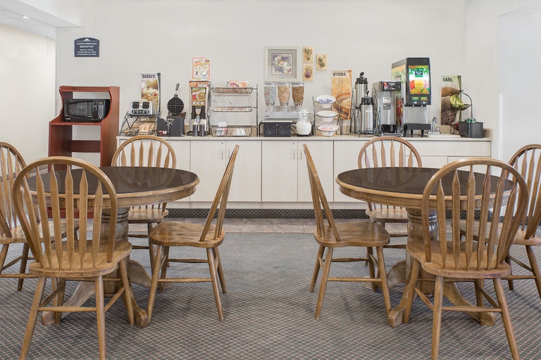 Food & Drinks 5, Microtel Inn & Suites By Wyndham Broken Bow, McCurtain