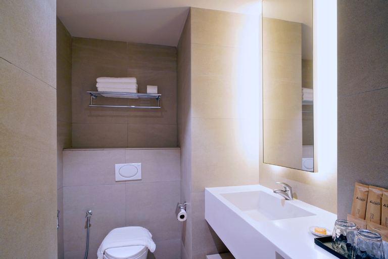Bathroom 10