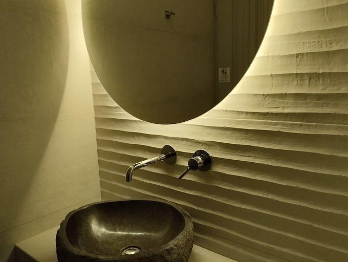Bathroom 5, Despina's Mare, South Aegean