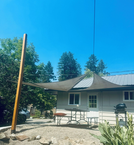 Exterior & Views 2, Barefoot Villas Room 4 Cedar, Kootenay Boundary