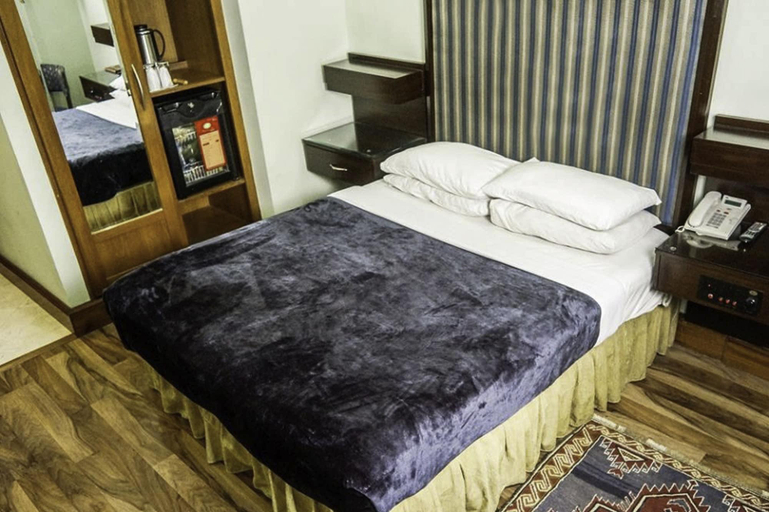 Bedroom 3, Regency Inn Hotels, Lahore