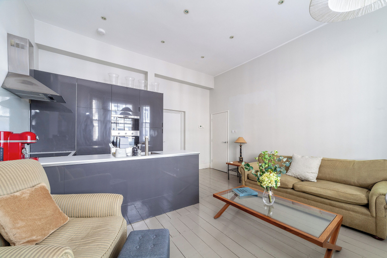 Others 5, Prime Location - Stylish Apartment, London