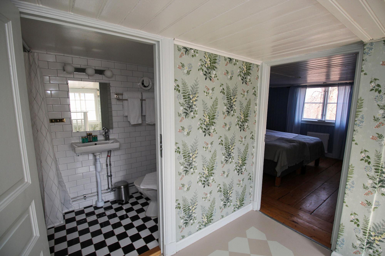 Bathroom 4, Riddersviks Herrga Rd, Stockholm
