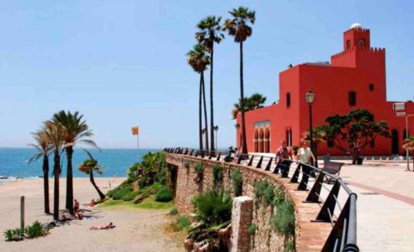 5, Apartamento con parking con piscina junto a la playa, Málaga