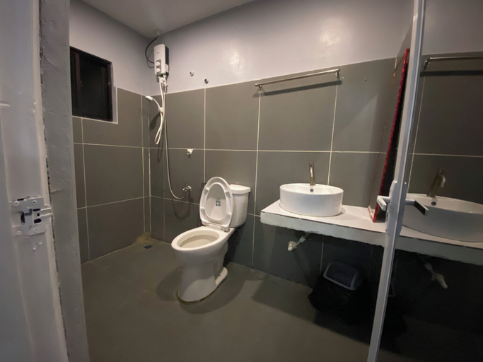 Bathroom 3, Vincent Resort Hotel, Mabalacat