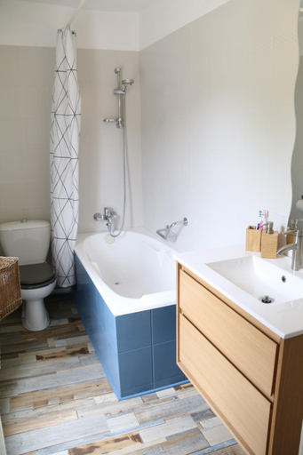 Bathroom 3, Manoir du Taillis, Orne