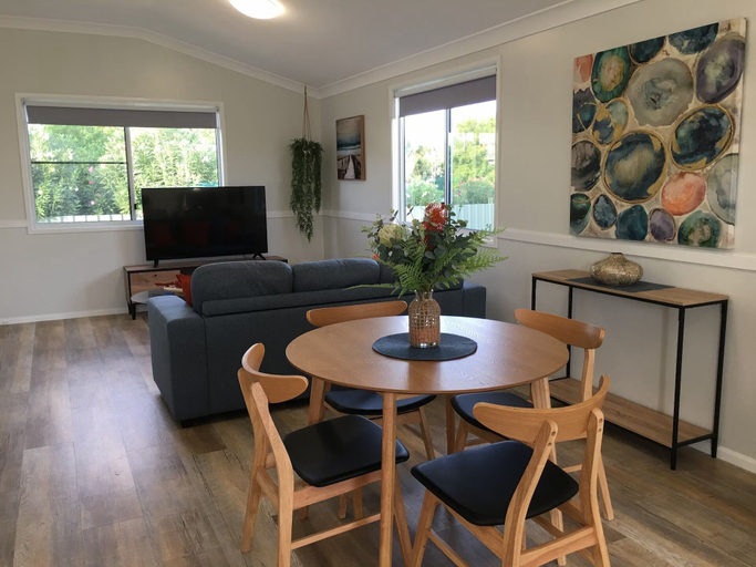 Others 5, Longreach Apartments, Longreach