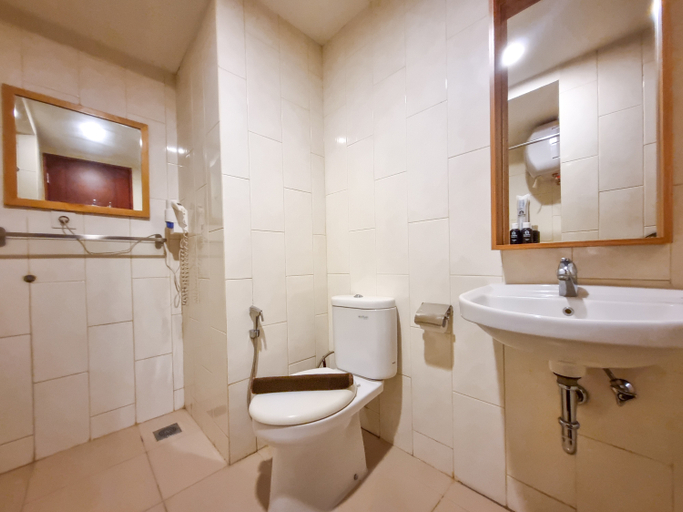 Bathroom 5, Restful Studio (No Kitchen) at Mataram City Apartment By Travelio, Sleman