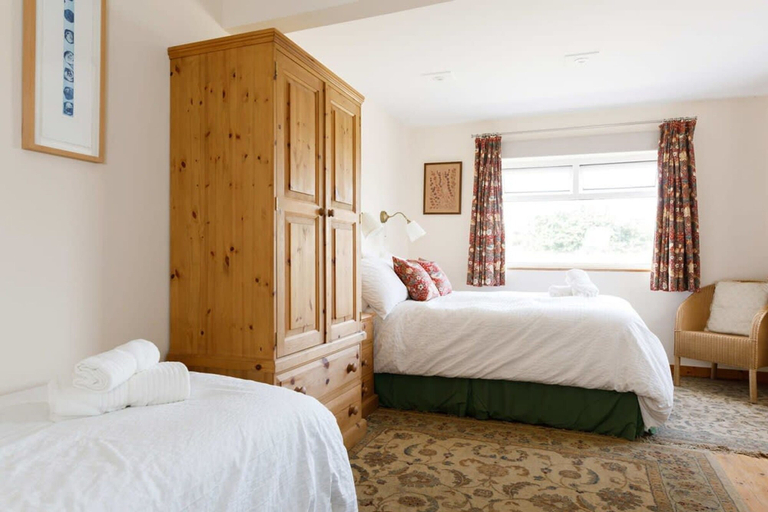 Bedroom, Sunny Seafront Chalet - Sleeps 6, West Sussex