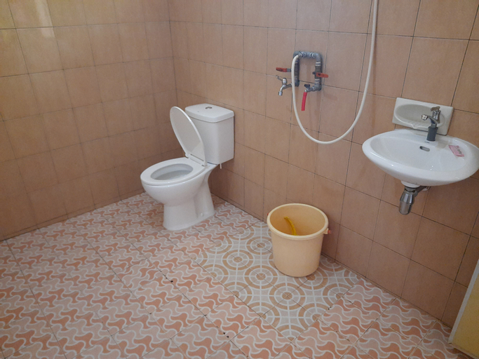 Bathroom 11
