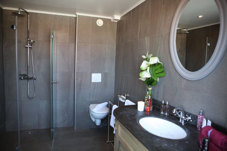 Bathroom 4, Hôtel Villa-Lamartine, Gironde